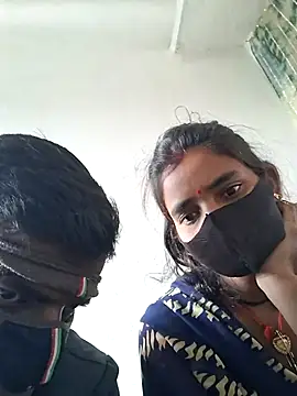 Snapshot of RAYI_Queen_3 chatting on December 2, 2025, 3:52 am RAYI Queen 3 online show from December 2, 2025, 3:52 am