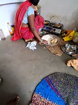 Snapshot of RAYI_Queen_3 chatting on October 27, 2025, 3:07 am RAYI Queen 3 online show from October 27, 2025, 3:07 am