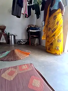 Snapshot of RAYI_Queen_3 chatting on November 10, 2025, 3:55 am RAYI Queen 3 online show from November 10, 2025, 3:55 am