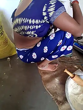 Snapshot of RAYI_Queen_3 chatting on November 5, 2025, 3:53 am RAYI Queen 3 online show from November 5, 2025, 3:53 am