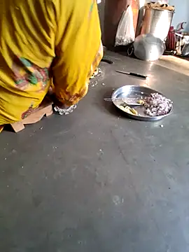 Snapshot of RAYI_Queen_3 chatting on November 14, 2025, 10:19 am RAYI Queen 3 online show from November 14, 2025, 10:19 am