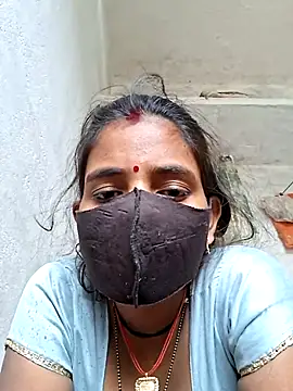 Snapshot of RAYI_Queen_3 chatting on November 15, 2025, 3:43 am RAYI Queen 3 online show from November 15, 2025, 3:43 am