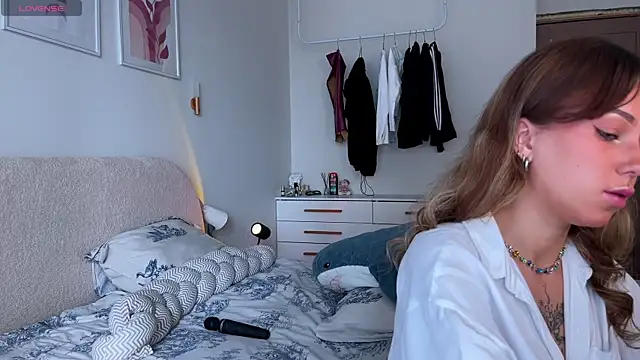 Eva Collinss online show from July 7, 2026, 2:14 am