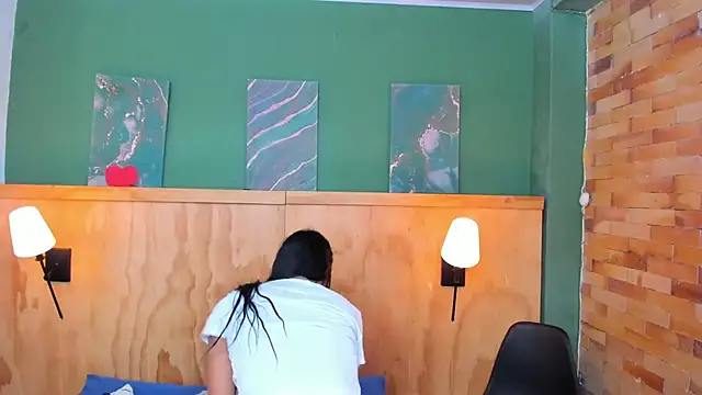 milavega  online show from November 17, 2025, 12:09 pm