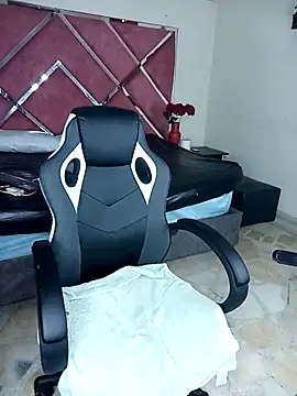 Snapshot of Dulce_Pettit chatting on November 9, 2025, 12:42 pm Dulce Pettit online show from November 9, 2025, 12:42 pm