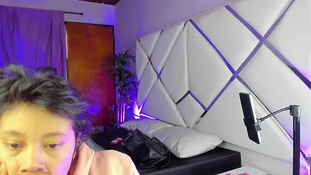 Snapshot of Dulce_Pettit chatting on October 23, 2025, 12:15 pm Dulce Pettit online show from October 23, 2025, 12:15 pm