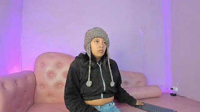 Snapshot of Dulce_Pettit chatting on September 10, 2025, 12:37 pm Dulce Pettit online show from September 10, 2025, 12:37 pm