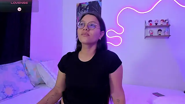 Snapshot of Dilan_and_Mia chatting on November 21, 2025, 1:04 am Dilan and Mia online show from November 21, 2025, 1:04 am