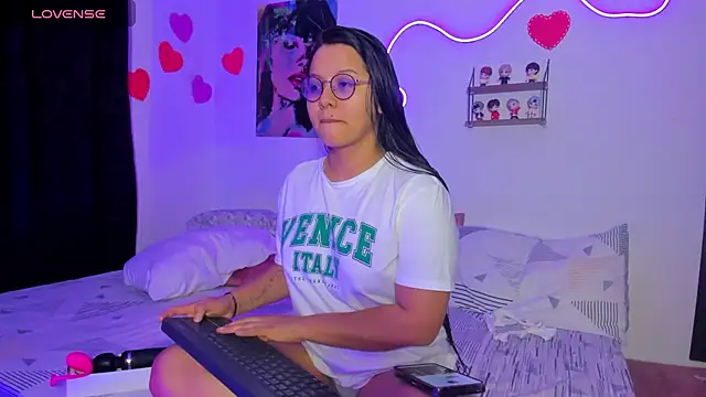 Snapshot of Dilan_and_Mia chatting on May 1, 2026, 10:04 pm Dilan and Mia online show from May 1, 2026, 10:04 pm