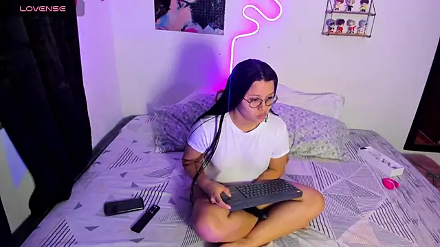 Snapshot of Dilan_and_Mia chatting on May 6, 2026, 12:25 am Dilan and Mia online show from May 6, 2026, 12:25 am