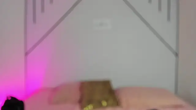 MiahCornell  online show from November 12, 2025, 7:18 pm