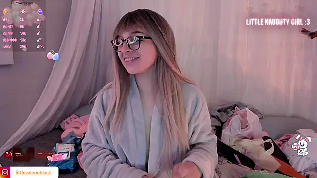 Snapshot of Aurora_blaack chatting on November 19, 2025, 4:12 am Aurora blaack online show from November 19, 2025, 4:12 am