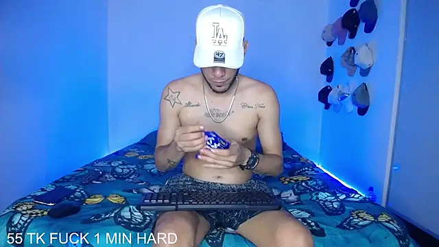 Snapshot of Couple-Wild-Hard chatting on September 24, 2025, 2:29 am Couple-Wild-Hard online show from September 24, 2025, 2:29 am