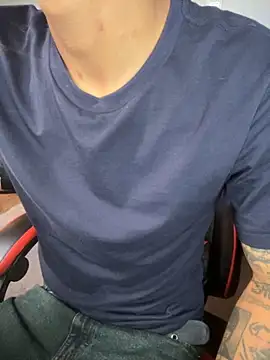 Snapshot of Osmarcito21 chatting on November 11, 2025, 4:57 pm Osmarcito21 online show from November 11, 2025, 4:57 pm