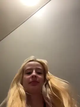 SeccySerena online show from May 14, 2026, 7:27 am