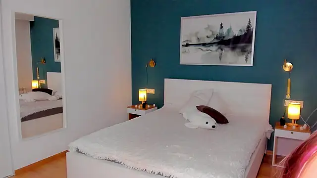 HollisHearl online show from December 3, 2025, 7:19 am