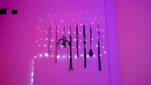 nina kink online show from April 9, 2026, 8:26 pm