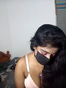 Snapshot of Darkchocosl8 chatting on April 5, 2026, 9:43 pm Darkchocosl8 online show from April 5, 2026, 9:43 pm