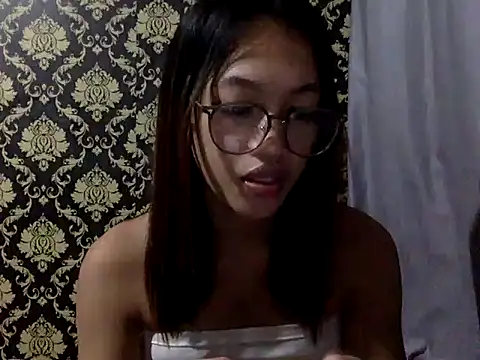 your wifey online show from October 7, 2025, 11:33 am