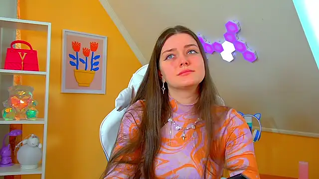 JessicaJewells online show from April 14, 2026, 6:18 am