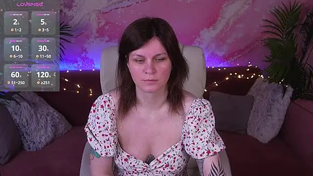 Snapshot of TinaMelt chatting on April 24, 2026, 6:32 pm TinaMelt online show from April 24, 2026, 6:32 pm