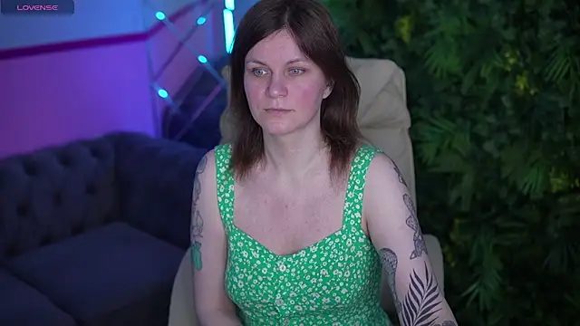Snapshot of TinaMelt chatting on May 12, 2026, 6:47 pm TinaMelt online show from May 12, 2026, 6:47 pm