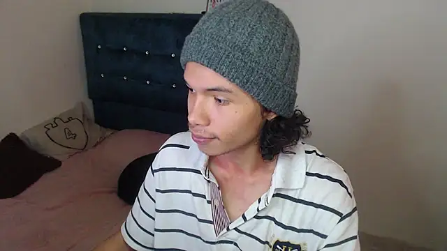 Snapshot of Xoxo_Smiles chatting on October 28, 2025, 4:06 pm Xoxo Smiles online show from October 28, 2025, 4:06 pm