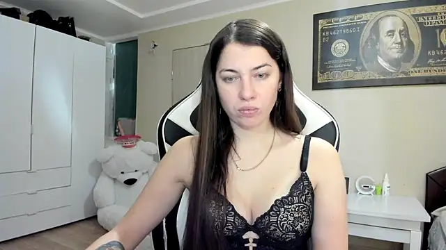 EmiLovsi online show from October 10, 2025, 4:52 pm