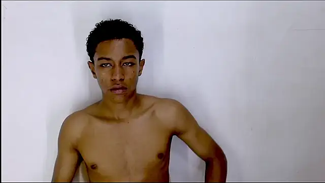 Snapshot of Rocco_Grey chatting on September 19, 2025, 7:18 pm Rocco Grey online show from September 19, 2025, 7:18 pm