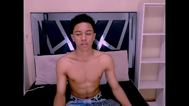 Snapshot of Rocco_Grey chatting on October 3, 2025, 8:10 pm Rocco Grey online show from October 3, 2025, 8:10 pm