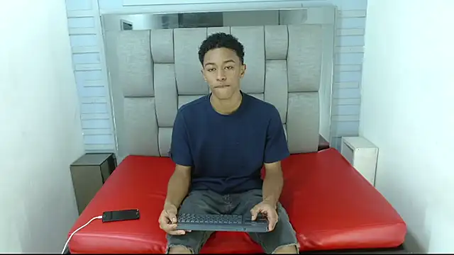 Snapshot of Rocco_Grey chatting on September 8, 2025, 7:13 pm Rocco Grey online show from September 8, 2025, 7:13 pm