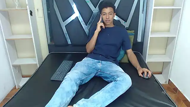 Snapshot of Rocco_Grey chatting on October 9, 2025, 7:14 pm Rocco Grey online show from October 9, 2025, 7:14 pm