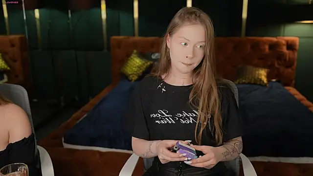 Esmie Smile online show from December 4, 2025, 12:15 pm