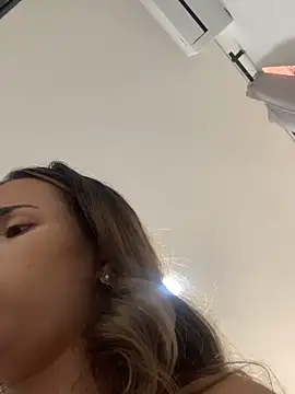 emma-conti2 online show from May 20, 2026, 1:08 pm