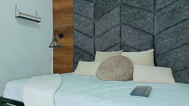 RiriiBrunette   online show from December 3, 2025, 7:57 pm