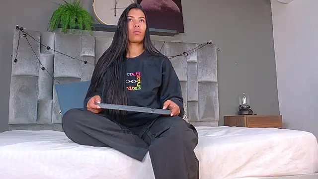 Snapshot of RiriiBrunette__ chatting on February 22, 2026, 11:56 am RiriiBrunette online show from February 22, 2026, 11:56 am