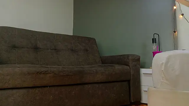 Snapshot of RiriiBrunette__ chatting on February 23, 2026, 7:47 pm RiriiBrunette online show from February 23, 2026, 7:47 pm