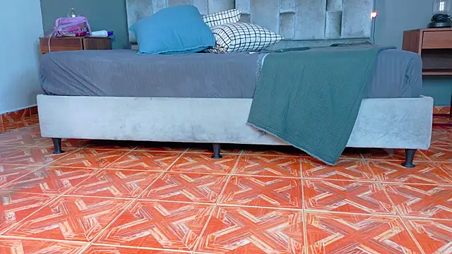 Snapshot of RiriiBrunette__ chatting on January 15, 2026, 8:34 pm RiriiBrunette online show from January 15, 2026, 8:34 pm