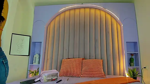 RiriiBrunette   online show from October 27, 2025, 7:37 pm