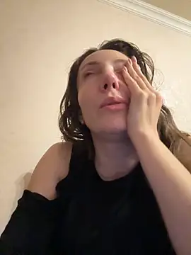 HellaryTourent online show from October 29, 2025, 7:24 pm