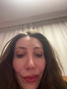 HellaryTourent online show from March 4, 2026, 5:10 pm