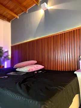 Snapshot of MarilynSmith01 chatting on November 17, 2025, 8:13 pm MarilynSmith01 online show from November 17, 2025, 8:13 pm