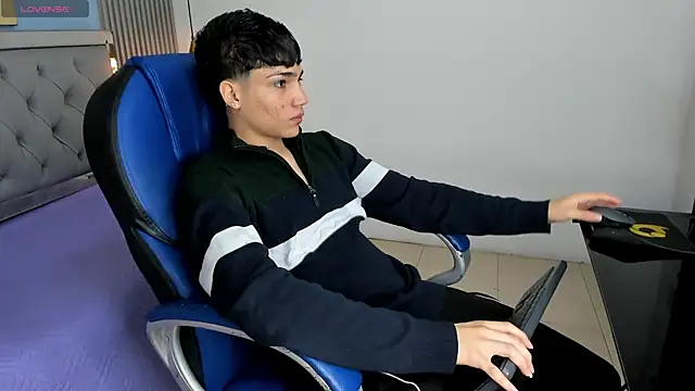 SamBlack  online show from April 16, 2026, 12:39 pm