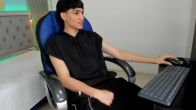 SamBlack  online show from June 6, 2026, 12:43 pm