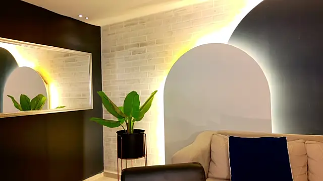 AgathaKondo  online show from November 6, 2025, 9:19 pm