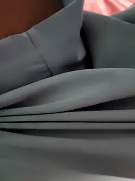 Snapshot of RAYI_Queen_4 chatting on April 6, 2026, 9:32 am RAYI Queen 4 online show from April 6, 2026, 9:32 am