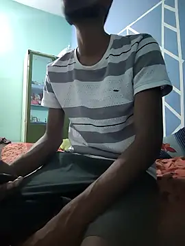 Snapshot of RAYI_Queen_4 chatting on April 13, 2026, 1:20 am RAYI Queen 4 online show from April 13, 2026, 1:20 am