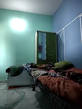 Snapshot of RAYI_Queen_4 chatting on April 11, 2026, 3:36 am RAYI Queen 4 online show from April 11, 2026, 3:36 am