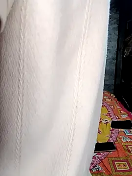 Snapshot of RAYI_Queen_4 chatting on September 28, 2025, 12:01 pm RAYI Queen 4 online show from September 28, 2025, 12:01 pm