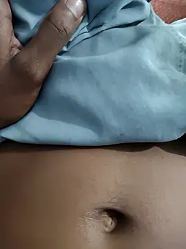 Snapshot of RAYI_Queen_4 chatting on April 16, 2026, 1:39 am RAYI Queen 4 online show from April 16, 2026, 1:39 am